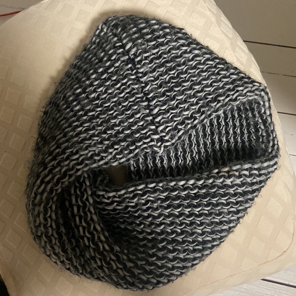 FREE WITH PURCHASE Black and White Loop Scarf - Picture 2 of 3